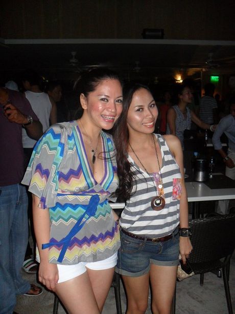 Outgoing Filipina girlfriend looking hot in bikini