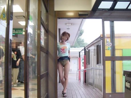 Asian amateur girl strips and shows her body in a public place