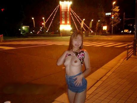 Asian amateur girl shows her hairy cunt and small tits in a public pool