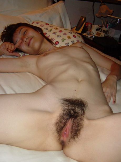 sweet gf allows her bf to take pictures of her naked body