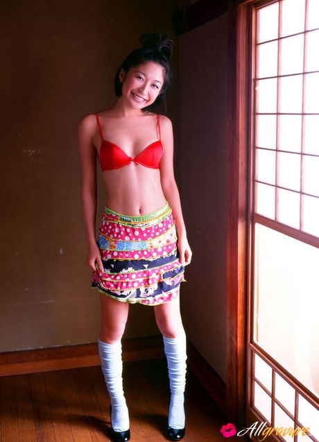 Mayumi Ono Asian has bath suit sexy photo session in her bed