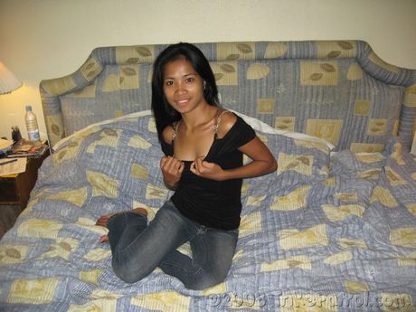 Asian amateur Lyza strips and plays with her pussy in the bathtub