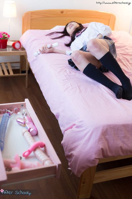 Asian schoolgirl Nanami Yua toying her pussy in the classroom