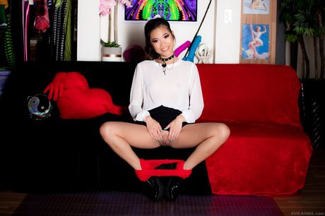 Asian teen Vina Sky gets her pussy licked and dicked by Bryan Gozzling