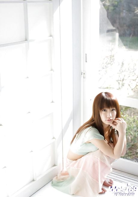 Sultry japanese cutie Hina Kurumi in softcore shooting