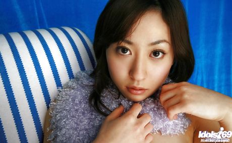 Attractive japanese cutie Momo Yoshizawa exposing her ass in shower