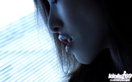 Superb japanese babe Reika in hot pantyhose revealing her ass